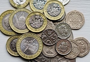 pile of british coins for hubspot pricing article