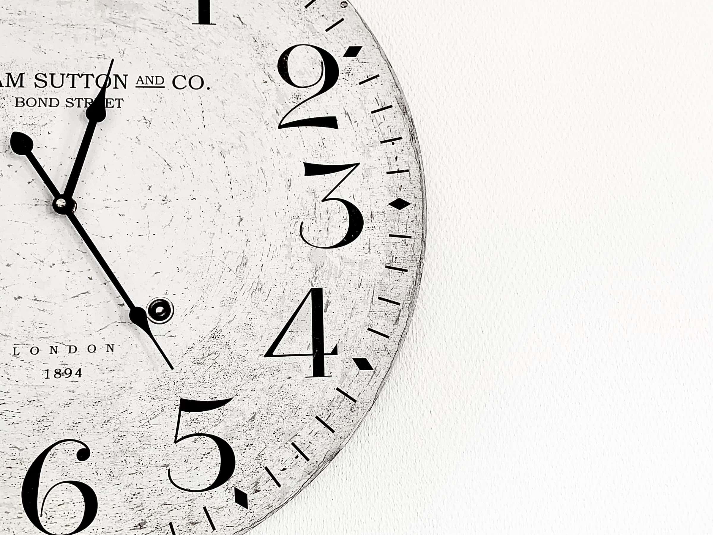 white analogue wall clock at 10 o'clock for contact management system article